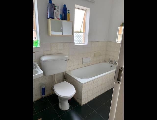 2 BEDROOM TOWNHOUSE FOR SALE IN WINDSOR EAST